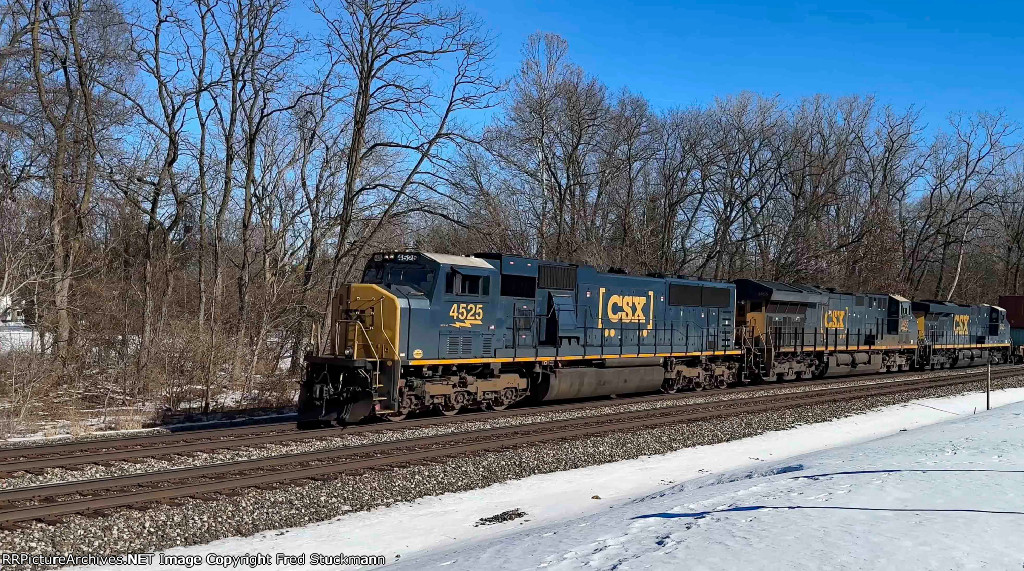 CSX 4525 leads I135 at Bailey Rd.